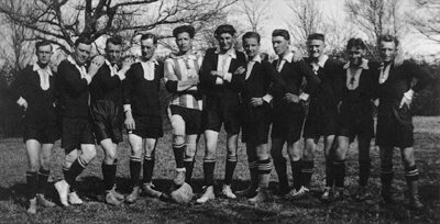 Mannschaftsfoto Sportverein Halbturn aus den 20er-Jahren